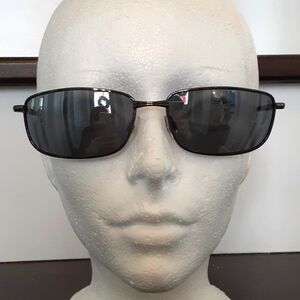 ! Foster Grant Mirrored unisex Sunglasses with metal frame